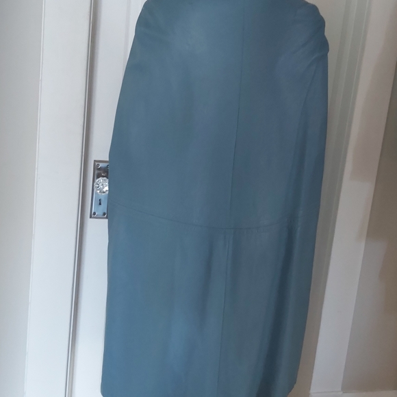 Sensational Sky-Blue Vintage Leather Cape - Picture 7 of 8